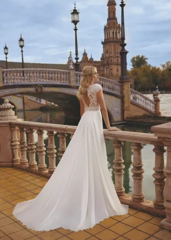 Finde dein Brautkleid bei uns in der Nähe von Zürich, Basel, Lörrach, Freiburg, Konstanz. Dein Hochzeitskleid grenznah zur Schweiz.