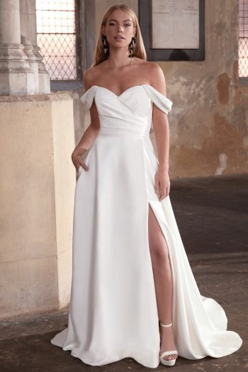 Finde dein Brautkleid bei uns in der Nähe von Zürich, Basel, Lörrach, Freiburg, Konstanz. Dein Hochzeitskleid grenznah zur Schweiz.