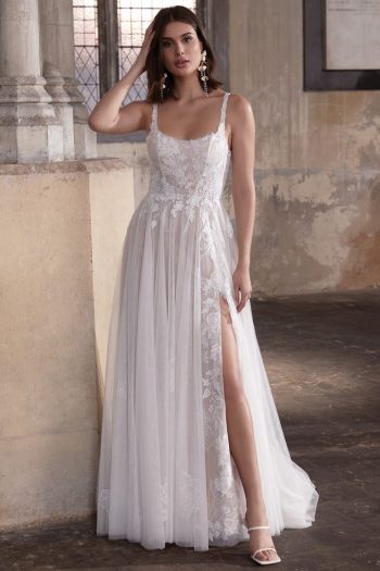 Finde dein Brautkleid bei uns in der Nähe von Zürich, Basel, Lörrach, Freiburg, Konstanz. Dein Hochzeitskleid grenznah zur Schweiz.