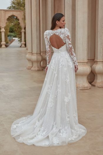 Finde dein Brautkleid bei uns in der Nähe von Zürich, Basel, Lörrach, Freiburg, Konstanz. Dein Hochzeitskleid grenznah zur Schweiz.