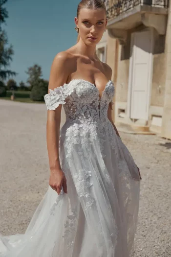 Finde dein Brautkleid bei uns in der Nähe von Zürich, Basel, Lörrach, Freiburg, Konstanz. Dein Hochzeitskleid grenznah zur Schweiz.