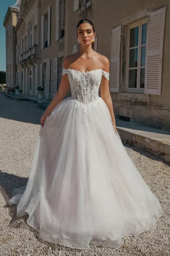 Finde dein Brautkleid bei uns in der Nähe von Zürich, Basel, Lörrach, Freiburg, Konstanz. Dein Hochzeitskleid grenznah zur Schweiz.