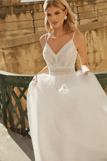 Finde dein Brautkleid bei uns in der Nähe von Zürich, Basel, Lörrach, Freiburg, Konstanz. Dein Hochzeitskleid grenznah zur Schweiz.