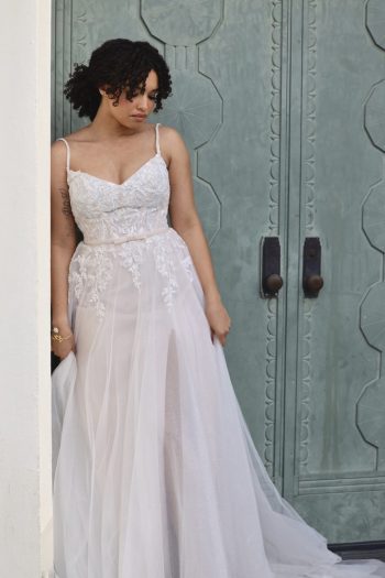 Finde dein Brautkleid bei uns in der Nähe von Zürich, Basel, Lörrach, Freiburg, Konstanz. Dein Hochzeitskleid grenznah zur Schweiz.