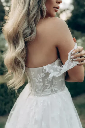 Finde dein Brautkleid bei uns in der Nähe von Zürich, Basel, Lörrach, Freiburg, Konstanz. Dein Hochzeitskleid grenznah zur Schweiz.