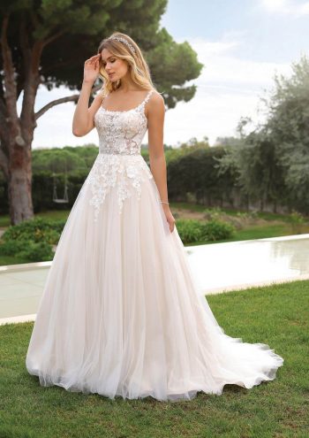 Finde dein Brautkleid bei uns in der Nähe von Zürich, Basel, Lörrach, Freiburg, Konstanz. Dein Hochzeitskleid grenznah zur Schweiz.