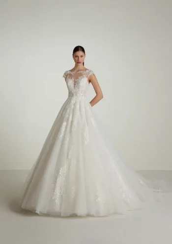 Finde dein Brautkleid bei uns in der Nähe von Zürich, Basel, Lörrach, Freiburg, Konstanz. Dein Hochzeitskleid grenznah zur Schweiz.