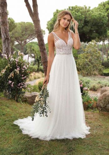 Finde dein Brautkleid bei uns in der Nähe von Zürich, Basel, Lörrach, Freiburg, Konstanz. Dein Hochzeitskleid grenznah zur Schweiz.