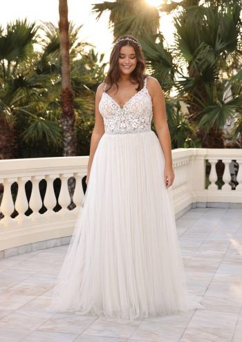 Finde dein Brautkleid bei uns in der Nähe von Zürich, Basel, Lörrach, Freiburg, Konstanz. Dein Hochzeitskleid grenznah zur Schweiz.