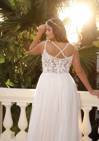 Finde dein Brautkleid bei uns in der Nähe von Zürich, Basel, Lörrach, Freiburg, Konstanz. Dein Hochzeitskleid grenznah zur Schweiz.