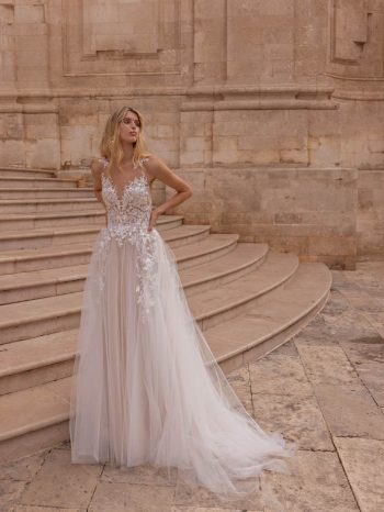 Finde dein Brautkleid bei uns in der Nähe von Zürich, Basel, Lörrach, Freiburg, Konstanz. Dein Hochzeitskleid grenznah zur Schweiz.