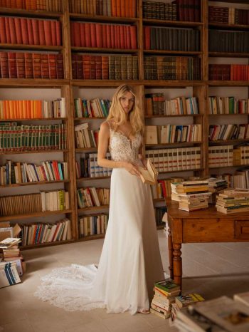 Finde dein Brautkleid bei uns in der Nähe von Zürich, Basel, Lörrach, Freiburg, Konstanz. Dein Hochzeitskleid grenznah zur Schweiz.