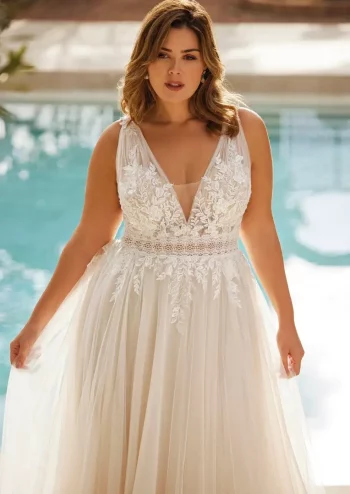 Finde dein Brautkleid bei uns in der Nähe von Zürich, Basel, Lörrach, Freiburg, Konstanz. Dein Hochzeitskleid grenznah zur Schweiz.