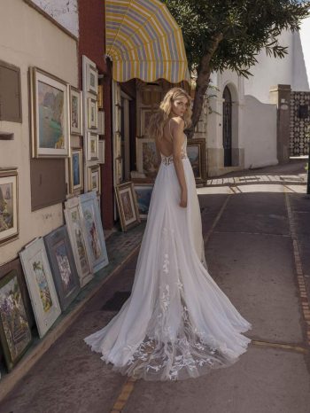 Finde dein Brautkleid bei uns in der Nähe von Zürich, Basel, Lörrach, Freiburg, Konstanz. Dein Hochzeitskleid grenznah zur Schweiz.