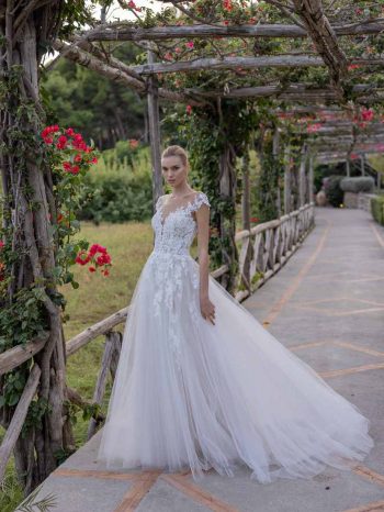 Finde dein Brautkleid bei uns in der Nähe von Zürich, Basel, Lörrach, Freiburg, Konstanz. Dein Hochzeitskleid grenznah zur Schweiz.