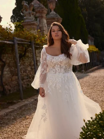 Finde dein Brautkleid bei uns in der Nähe von Zürich, Basel, Lörrach, Freiburg, Konstanz. Dein Hochzeitskleid grenznah zur Schweiz.