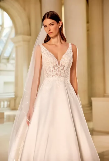 Finde dein Brautkleid bei uns in der Nähe von Zürich, Basel, Lörrach, Freiburg, Konstanz. Dein Hochzeitskleid grenznah zur Schweiz.