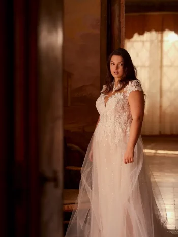 Finde dein Brautkleid bei uns in der Nähe von Zürich, Basel, Lörrach, Freiburg, Konstanz. Dein Hochzeitskleid grenznah zur Schweiz.