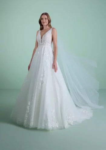 Finde dein Brautkleid bei uns in der Nähe von Zürich, Basel, Lörrach, Freiburg, Konstanz. Dein Hochzeitskleid grenznah zur Schweiz.