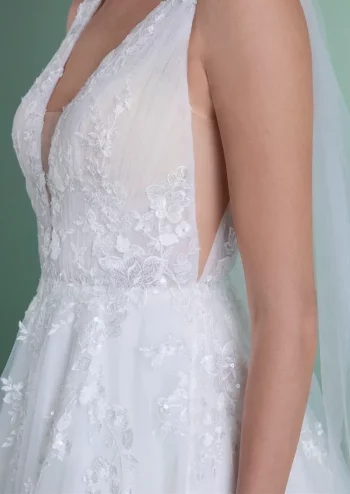 Finde dein Brautkleid bei uns in der Nähe von Zürich, Basel, Lörrach, Freiburg, Konstanz. Dein Hochzeitskleid grenznah zur Schweiz.