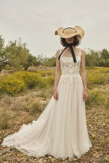 Finde dein Brautkleid bei uns in der Nähe von Zürich, Basel, Lörrach, Freiburg, Konstanz. Dein Hochzeitskleid grenznah zur Schweiz.