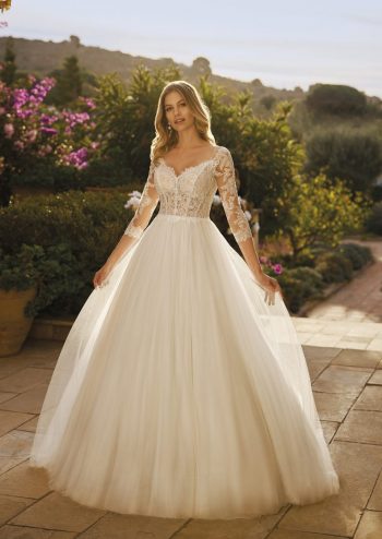 Finde dein Brautkleid bei uns in der Nähe von Zürich, Basel, Lörrach, Freiburg, Konstanz. Dein Hochzeitskleid grenznah zur Schweiz.