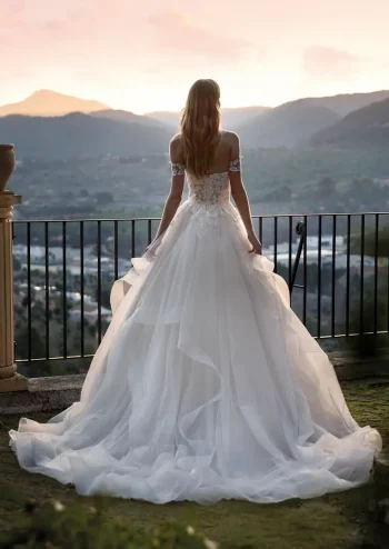 Finde dein Brautkleid bei uns in der Nähe von Zürich, Basel, Lörrach, Freiburg, Konstanz. Dein Hochzeitskleid grenznah zur Schweiz.