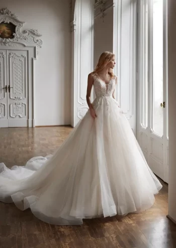 Finde dein Brautkleid bei uns in der Nähe von Zürich, Basel, Lörrach, Freiburg, Konstanz. Dein Hochzeitskleid grenznah zur Schweiz.