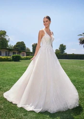 Finde dein Brautkleid bei uns in der Nähe von Zürich, Basel, Lörrach, Freiburg, Konstanz. Dein Hochzeitskleid grenznah zur Schweiz.