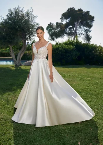 Finde dein Brautkleid bei uns in der Nähe von Zürich, Basel, Lörrach, Freiburg, Konstanz. Dein Hochzeitskleid grenznah zur Schweiz.