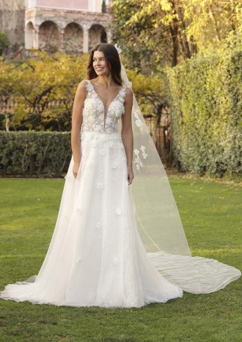 Finde dein Brautkleid bei uns in der Nähe von Zürich, Basel, Lörrach, Freiburg, Konstanz. Dein Hochzeitskleid grenznah zur Schweiz.