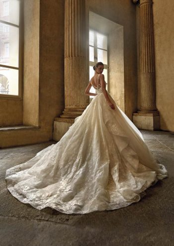 Finde dein Brautkleid bei uns in der Nähe von Zürich, Basel, Lörrach, Freiburg, Konstanz. Dein Hochzeitskleid grenznah zur Schweiz.