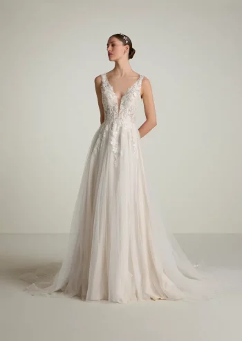 Finde dein Brautkleid bei uns in der Nähe von Zürich, Basel, Lörrach, Freiburg, Konstanz. Dein Hochzeitskleid grenznah zur Schweiz.