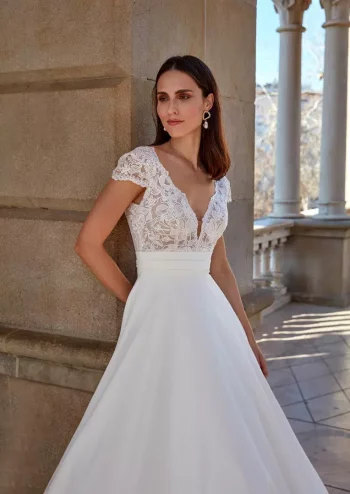 Finde dein Brautkleid bei uns in der Nähe von Zürich, Basel, Lörrach, Freiburg, Konstanz. Dein Hochzeitskleid grenznah zur Schweiz.