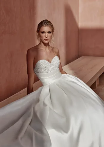 Finde dein Brautkleid bei uns in der Nähe von Zürich, Basel, Lörrach, Freiburg, Konstanz. Dein Hochzeitskleid grenznah zur Schweiz.