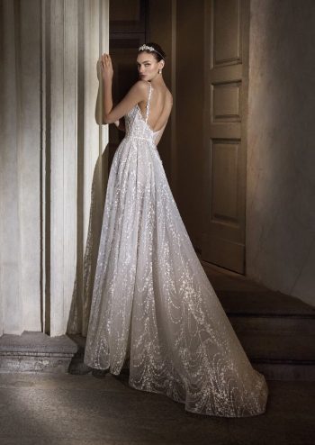 Finde dein Brautkleid bei uns in der Nähe von Zürich, Basel, Lörrach, Freiburg, Konstanz. Dein Hochzeitskleid grenznah zur Schweiz.