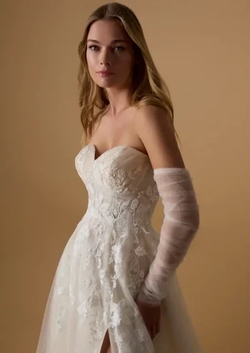 Finde dein Brautkleid bei uns in der Nähe von Zürich, Basel, Lörrach, Freiburg, Konstanz. Dein Hochzeitskleid grenznah zur Schweiz.