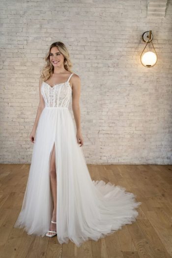 Finde dein Brautkleid bei uns in der Nähe von Zürich, Basel, Lörrach, Freiburg, Konstanz. Dein Hochzeitskleid grenznah zur Schweiz.