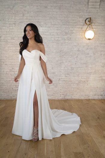 Finde dein Brautkleid bei uns in der Nähe von Zürich, Basel, Lörrach, Freiburg, Konstanz. Dein Hochzeitskleid grenznah zur Schweiz.