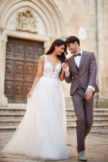 Finde dein Brautkleid bei uns in der Nähe von Zürich, Basel, Lörrach, Freiburg, Konstanz. Dein Hochzeitskleid grenznah zur Schweiz.