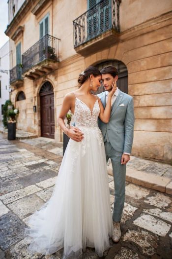 Finde dein Brautkleid bei uns in der Nähe von Zürich, Basel, Lörrach, Freiburg, Konstanz. Dein Hochzeitskleid grenznah zur Schweiz.