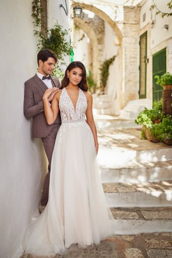 Finde dein Brautkleid bei uns in der Nähe von Zürich, Basel, Lörrach, Freiburg, Konstanz. Dein Hochzeitskleid grenznah zur Schweiz.