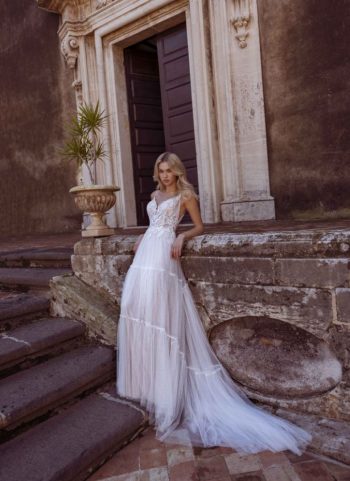 Finde dein Brautkleid bei uns in der Nähe von Zürich, Basel, Lörrach, Freiburg, Konstanz. Dein Hochzeitskleid grenznah zur Schweiz.