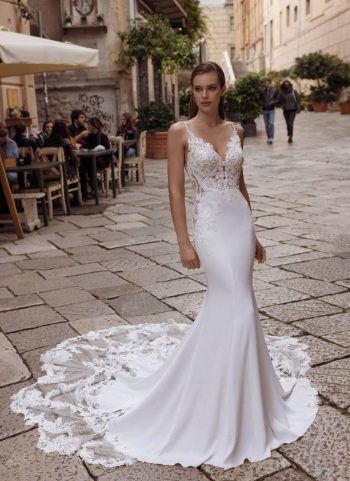 Finde dein Brautkleid bei uns in der Nähe von Zürich, Basel, Lörrach, Freiburg, Konstanz. Dein Hochzeitskleid grenznah zur Schweiz.