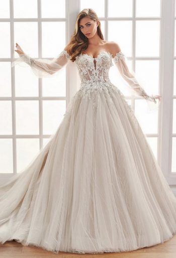 Finde dein Brautkleid bei uns in der Nähe von Zürich, Basel, Lörrach, Freiburg, Konstanz. Dein Hochzeitskleid grenznah zur Schweiz.