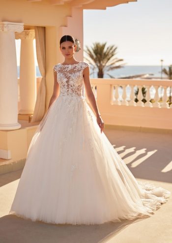 Finde dein Brautkleid bei uns in der Nähe von Zürich, Basel, Lörrach, Freiburg, Konstanz. Dein Hochzeitskleid grenznah zur Schweiz.