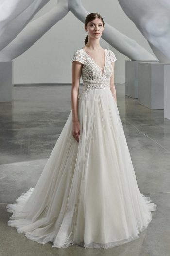 Finde dein Brautkleid bei uns in der Nähe von Zürich, Basel, Lörrach, Freiburg, Konstanz. Dein Hochzeitskleid grenznah zur Schweiz.