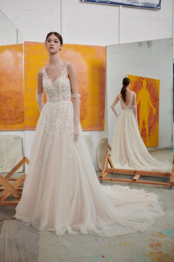 Finde dein Brautkleid bei uns in der Nähe von Zürich, Basel, Lörrach, Freiburg, Konstanz. Dein Hochzeitskleid grenznah zur Schweiz.