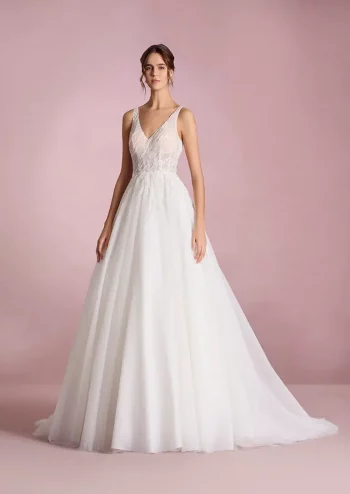 Finde dein Brautkleid bei uns in der Nähe von Zürich, Basel, Lörrach, Freiburg, Konstanz. Dein Hochzeitskleid grenznah zur Schweiz.