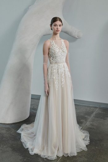 Finde dein Brautkleid bei uns in der Nähe von Zürich, Basel, Lörrach, Freiburg, Konstanz. Dein Hochzeitskleid grenznah zur Schweiz.